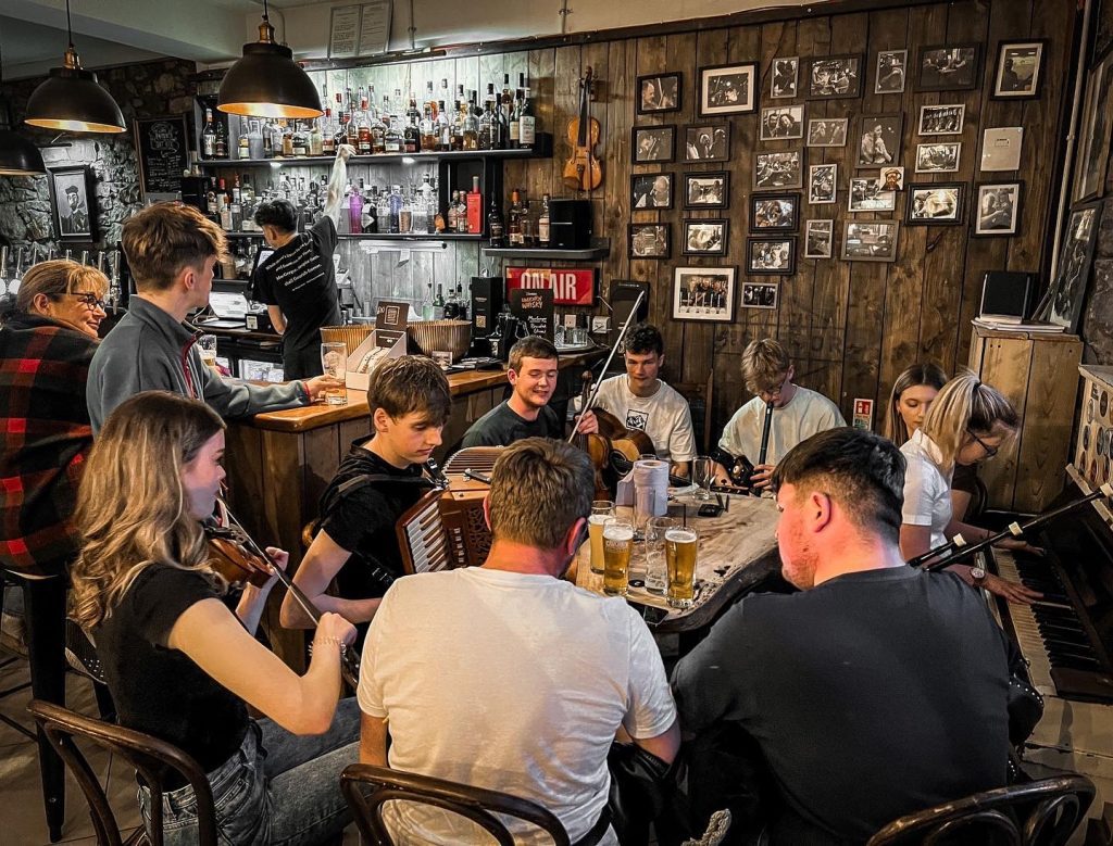 traditional music session at macgregor's bars